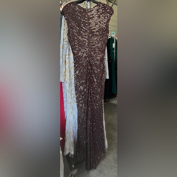 Mac Duggal 5441 NWOT CAP SLEEVE SEQUINED EVENING GOWN - Picture 5 of 7